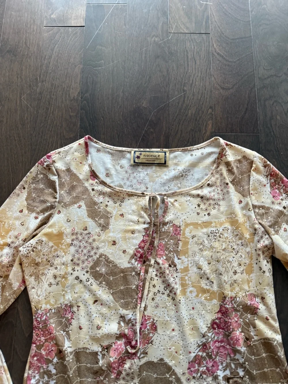 Women’s Floral Bell-Sleeve Top in Cream and Pink - Picture 2 of 5